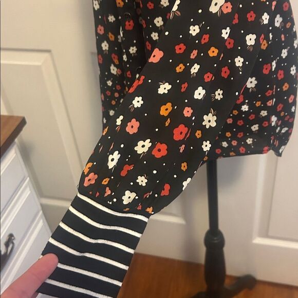 CAbi Style 3957 Black Top with Vibrant Floral Pattern - Picture 6 of 8